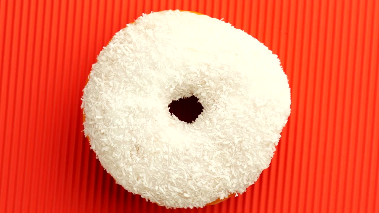 el donut glazado de primer plano.