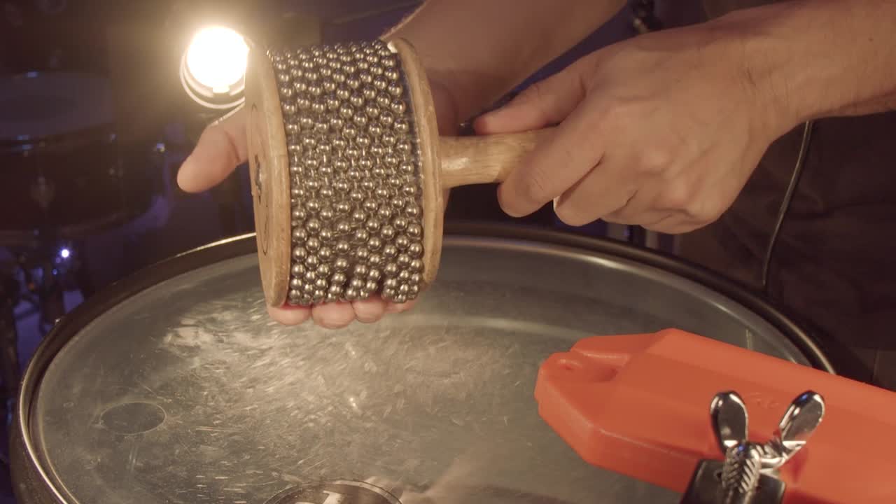 instrumento de percusión en vivo, estudio de grabación