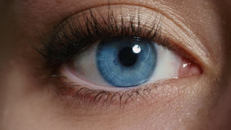 Cerrar-Macro-Ojo-Azul-Apertura-Iris-Humano-Belleza-Natural
