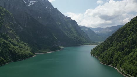 Drone-view-of-great-lake-Klöntalersee-Glarus-Kanton,-Switzerland