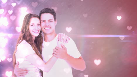 una feliz pareja enamorada abrazándose