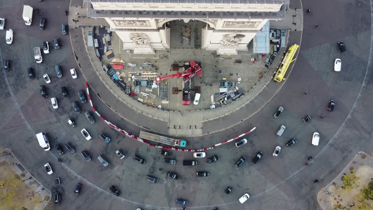 Drohnenaufnahme 4K. Restaurierungsarbeiten am Arc de Triomphe