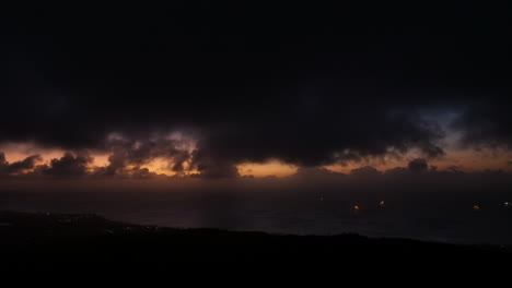 lapso de tiempo tomado desde la cima del monte tapochau en saipan al atardecer