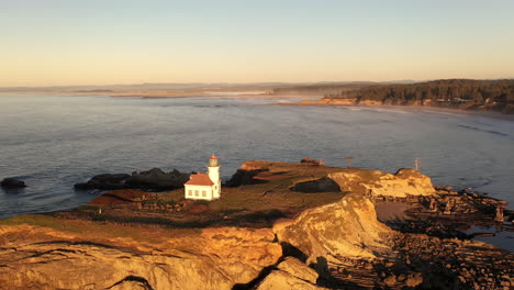 Faro-De-Cabo-Arago,-Costa-Sur-De-Oregon,-Estados-Unidos