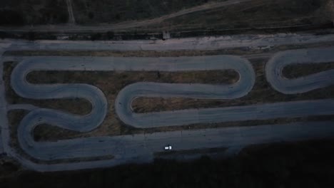 Revisar-La-Pista-De-Deriva-En-El-Bosque-Desde-El-Cielo