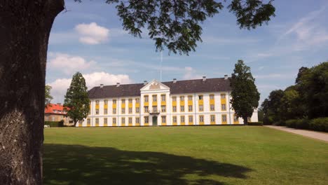 Panning-shot-of-Augustenborg-Castle-in-Augustenborg,-Denmark