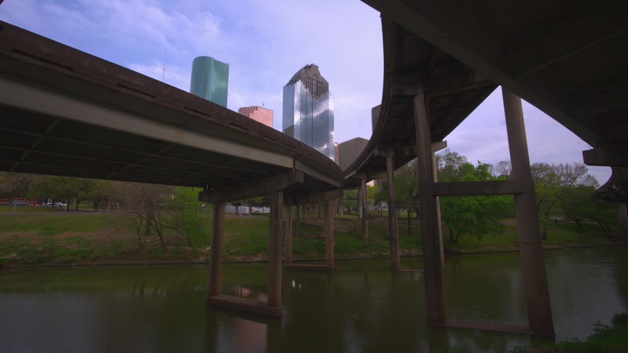 Houston’s Buffalo Bayou and City Skyline – Wide-Angle