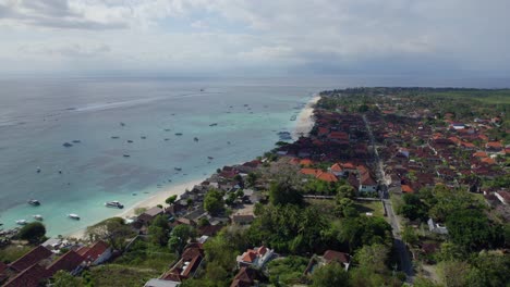 Nusa-Lembongan-Luftaufnahme-Des-Strandes-Und-Des-Riffs-An-Einem-Heißen,-Sonnigen-Tag