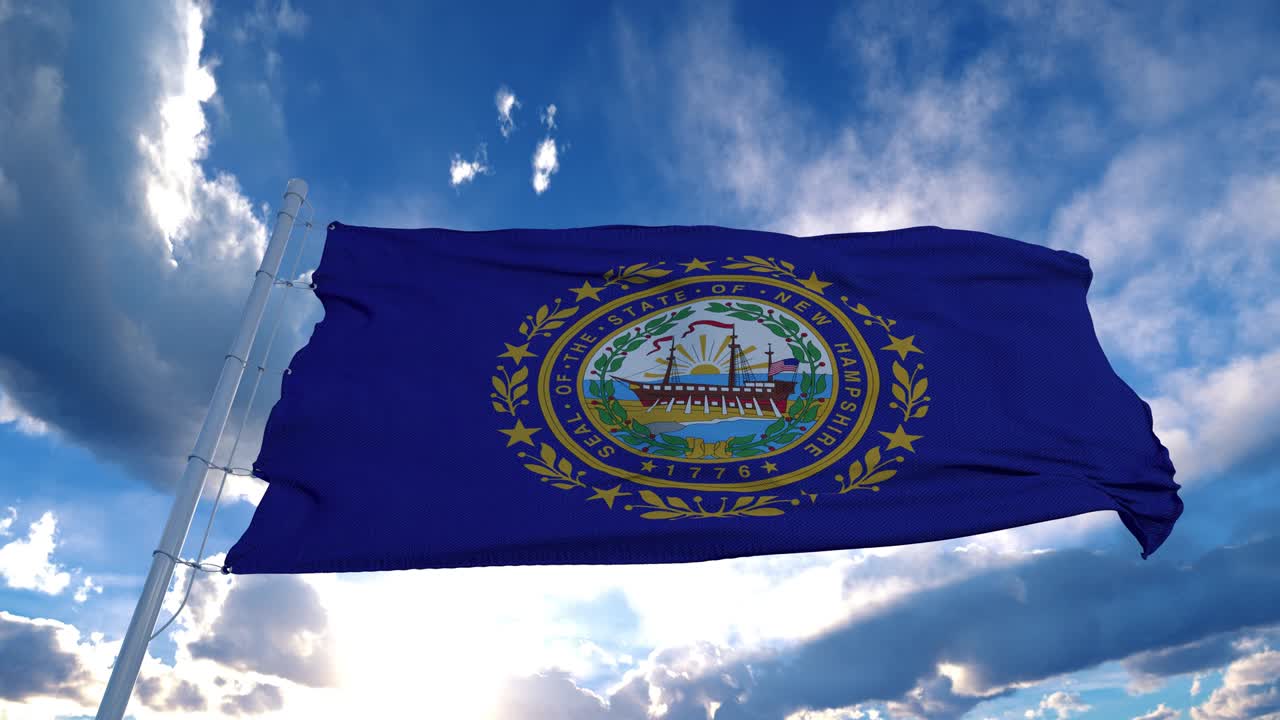 bandera de new hampshire en un asta de bandera ondeando en el viento, fondo de cielo azul. 4k