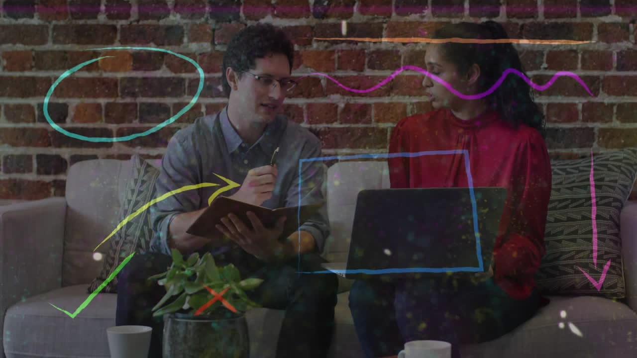 animación de dibujos sobre personas de negocios que usan computadora portátil en la oficina