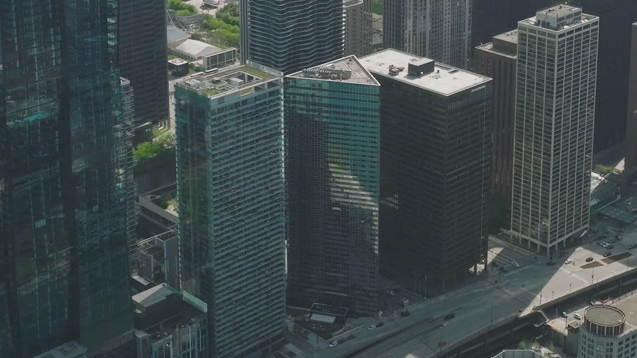 Chicago skyline shows modern buildings and urban activity