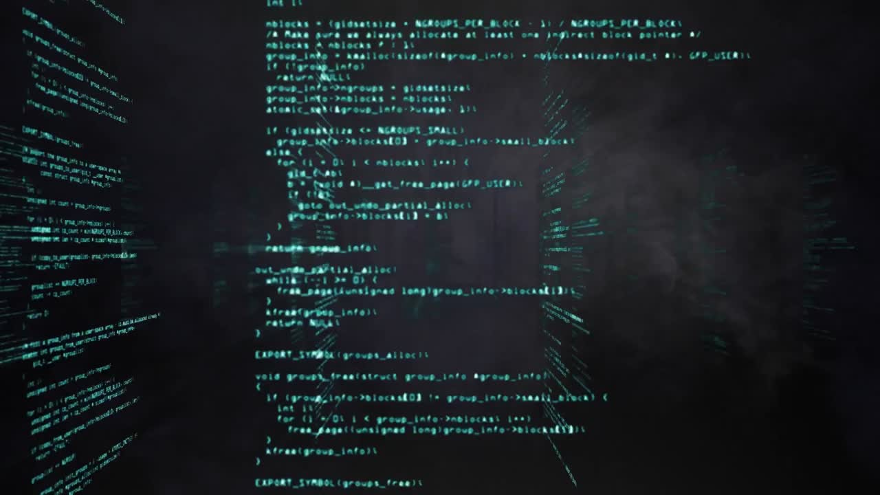 blauw rookeffect over meerdere schermen met gegevensverwerking tegen een zwarte achtergrond