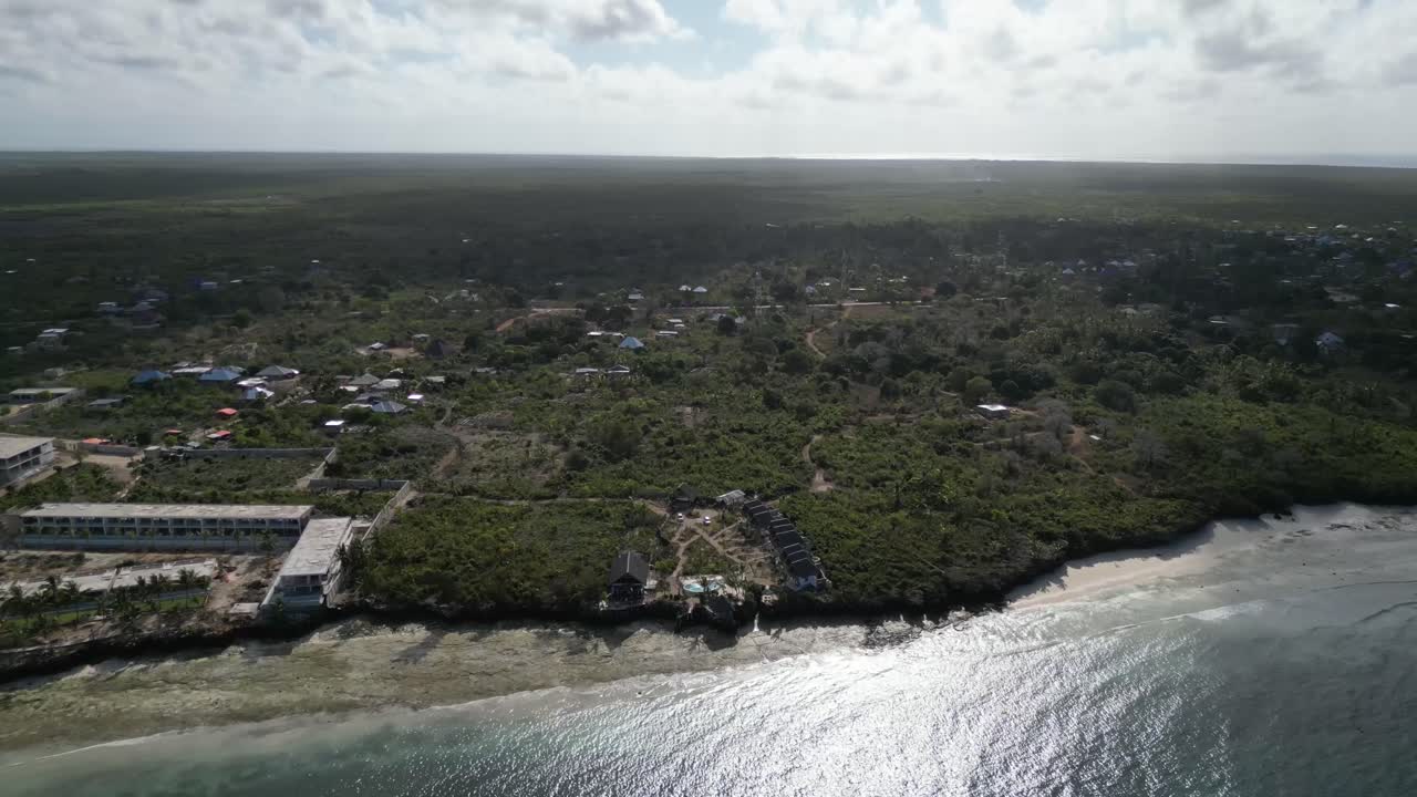 탄자니아 아프리카 동부 잔지바르 섬의 쿠시니 비치 리조트 및 주택, 총에 공중 돌리