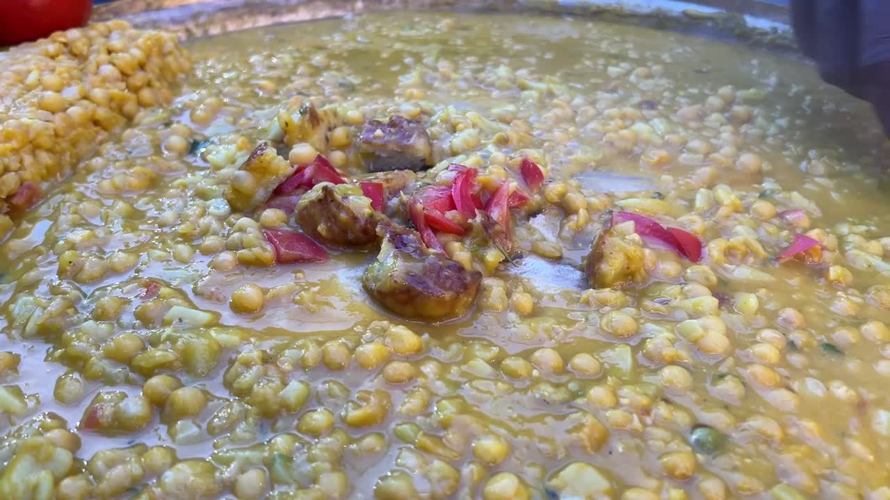 Alu tiki chat preparing in the streets of Kolkata, India