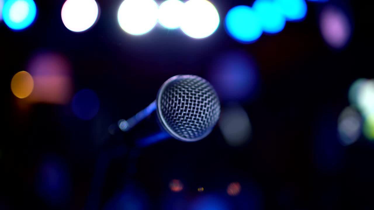 micrófono en el escenario