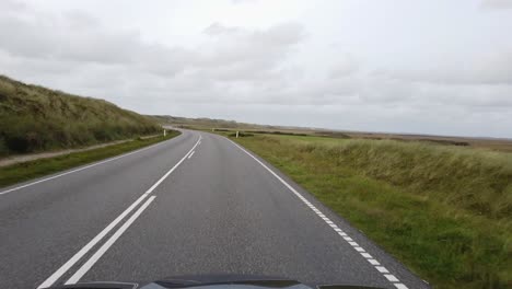 pov drive en la ruta panorámica del oeste de dinamarca