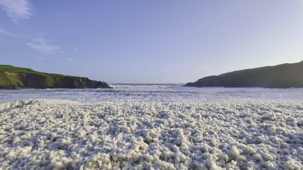 바다 이 봄 폭풍에 해변을 불어 kilmurrin cove copper coast 워터포드 아일랜드