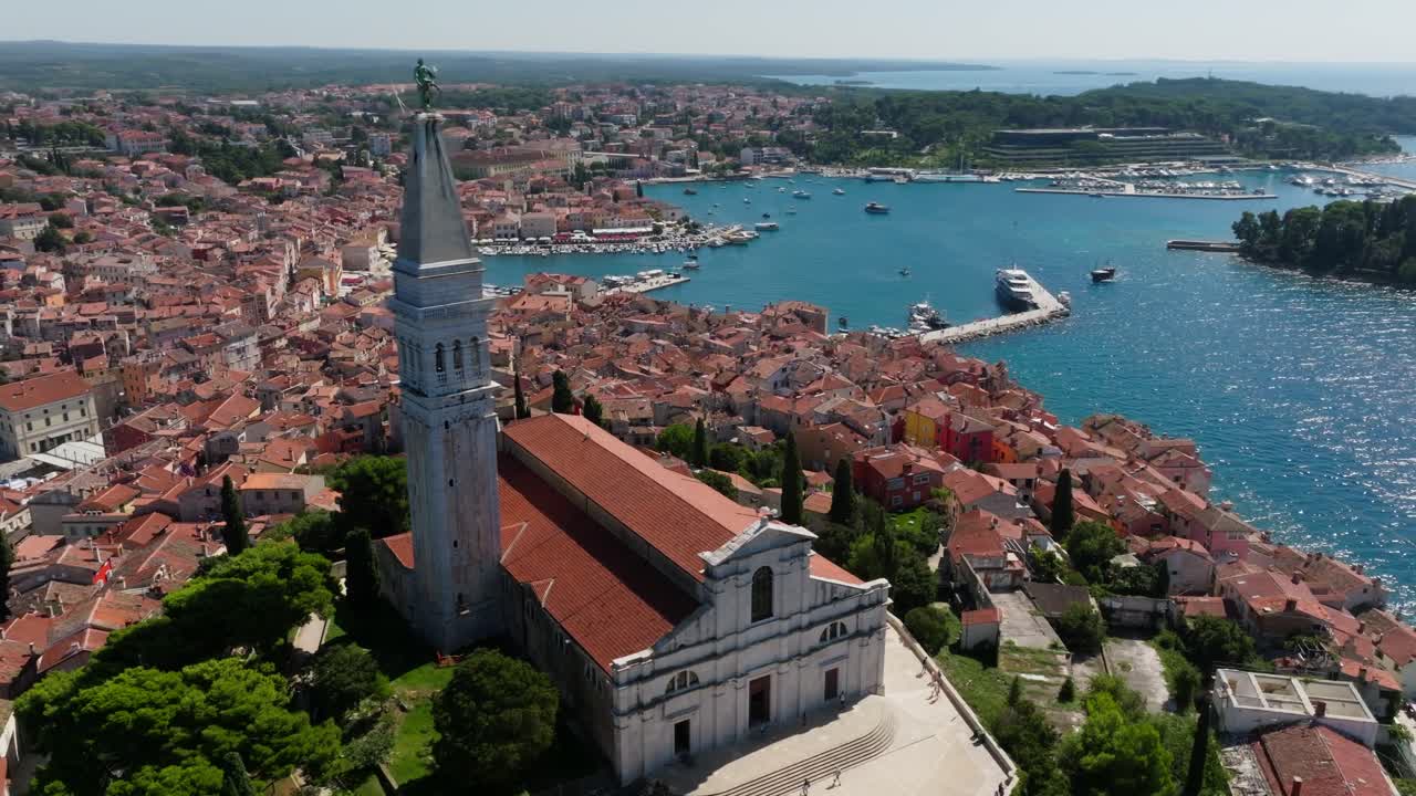 Vista drone della cattedrale di Santo/a
