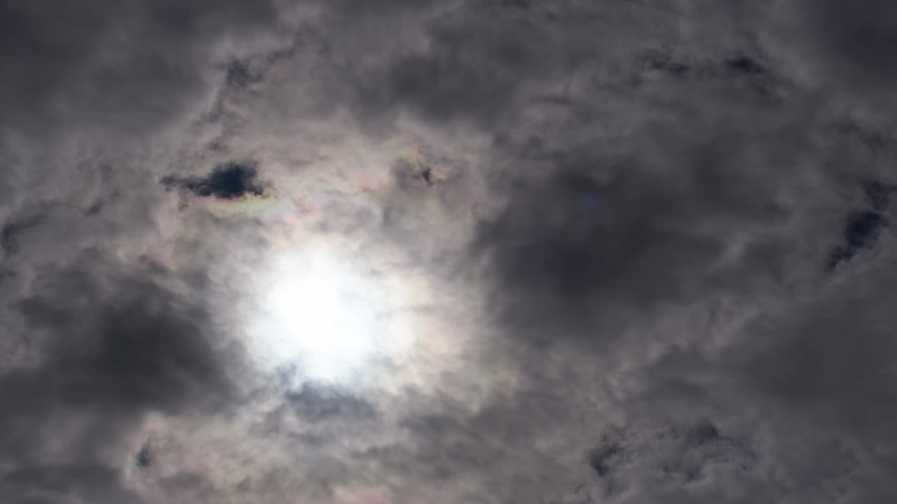 폭풍우 구름 속 의 비행기