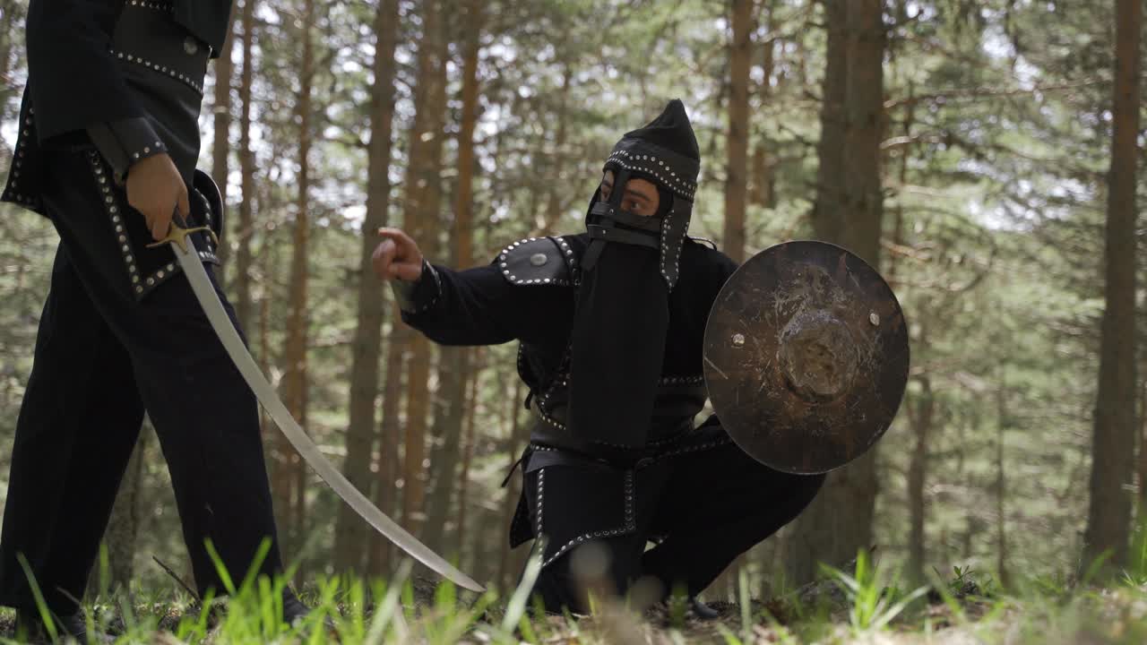 la espada y el escudo.