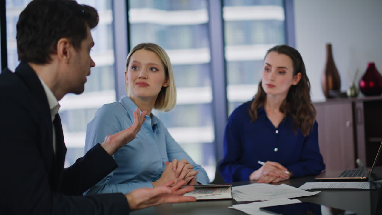 reunión de negocios en una oficina moderna