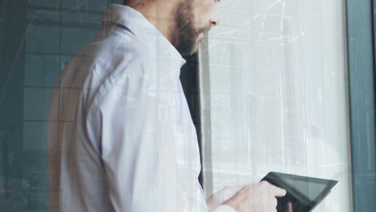 animación del procesamiento de datos sobre diversas personas de negocios en la oficina