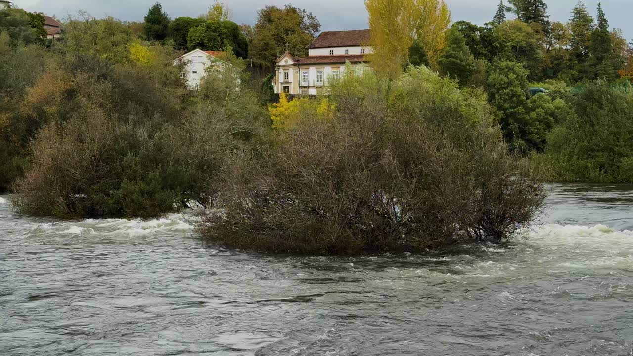 The barrage near the bridge over the Lima River in Ponte da Barca during the storm
