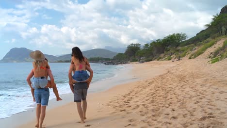 gli uomini portano le donne sulla spiaggia 4k