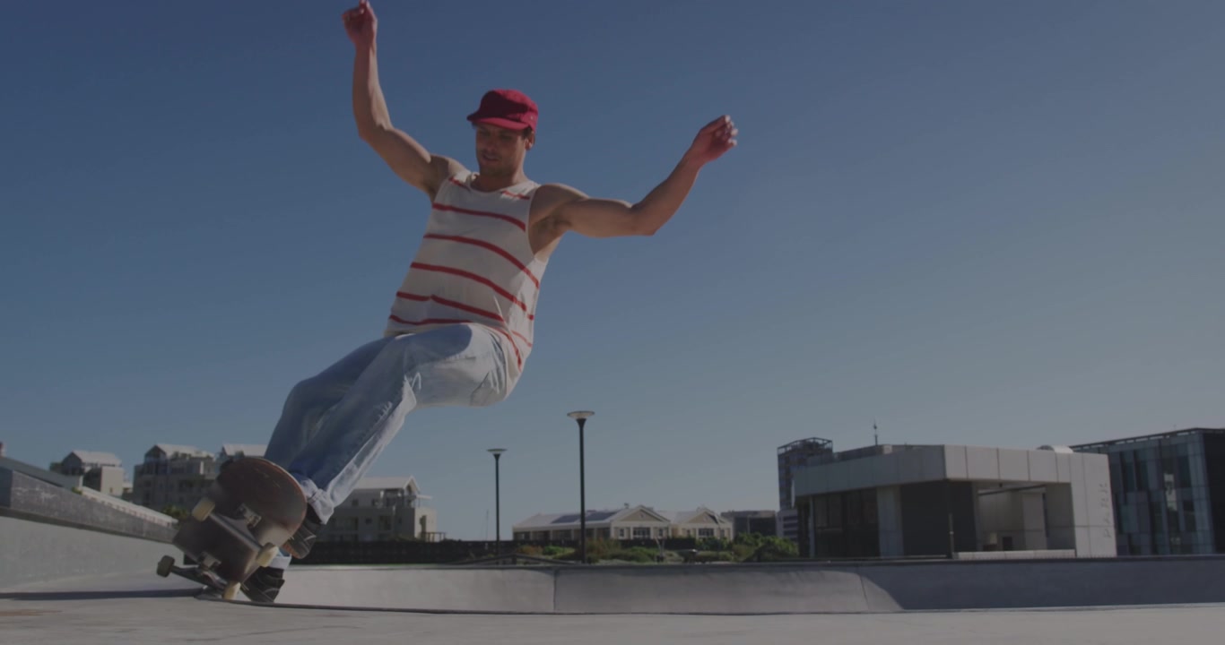 Animazione di punti colorati su uomo caucasico che va in skateboard