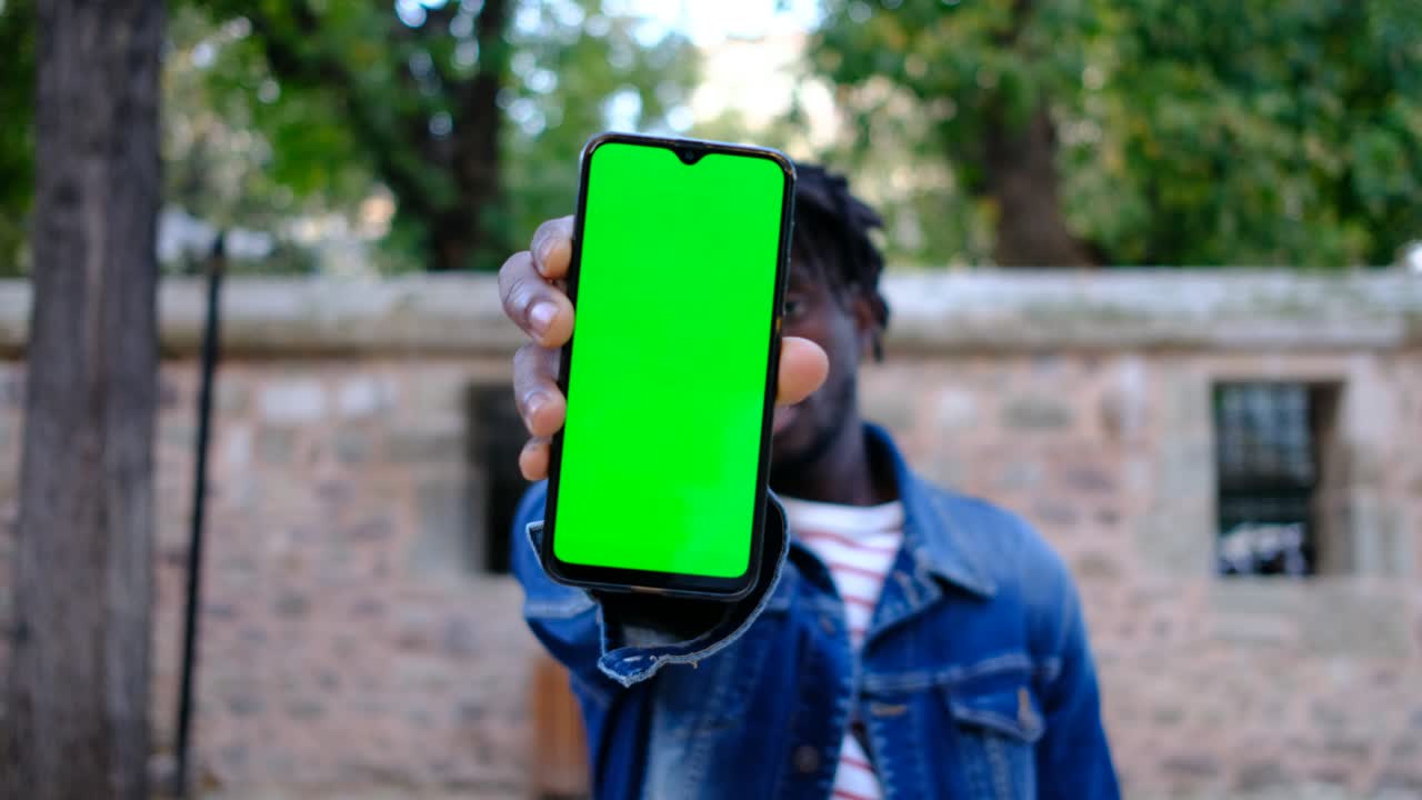 hombre africano pantalla verde