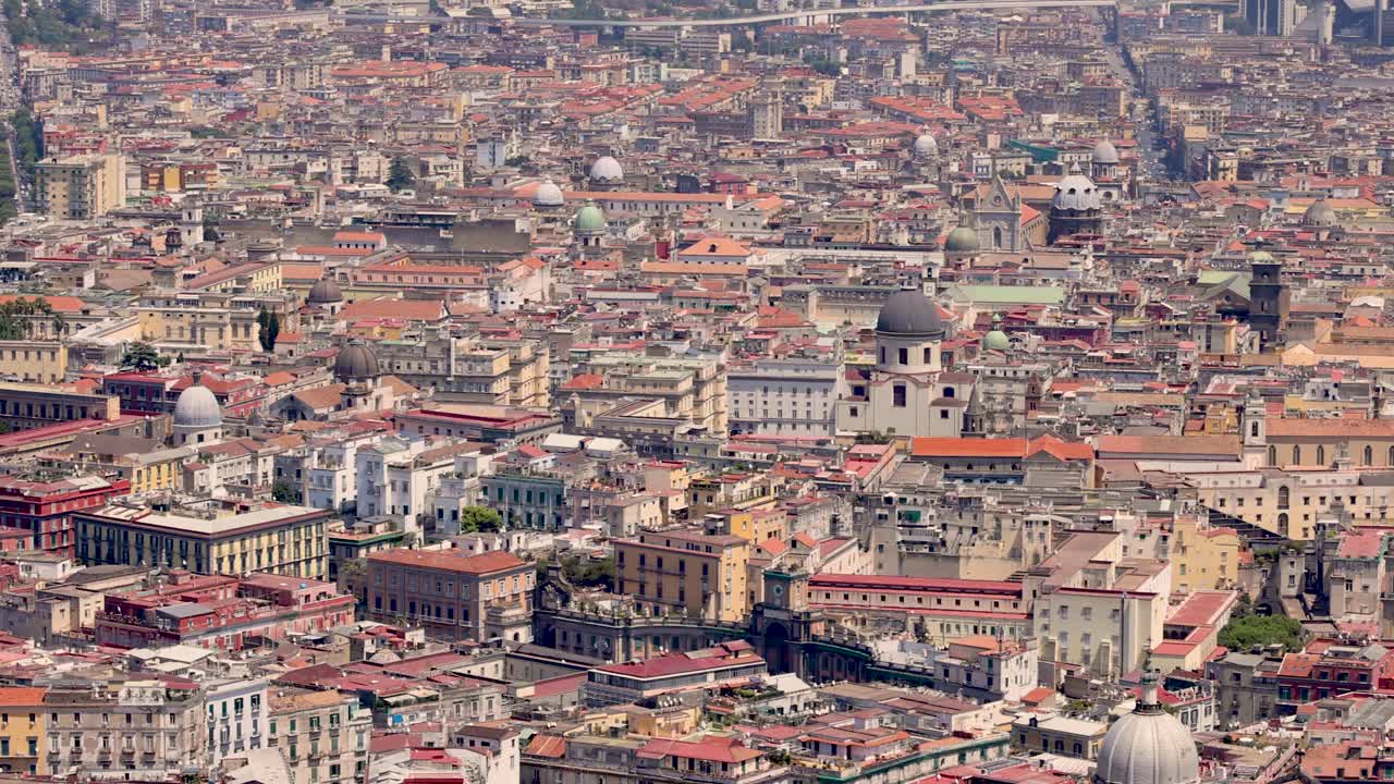Vista aerea del paesaggio urbano di Napoli, Italia