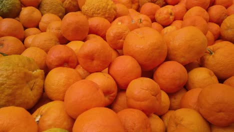 Interminable-Mar-De-Naranjas,-Detalle-De-Primer-Plano-Deslizador-A-La-Derecha