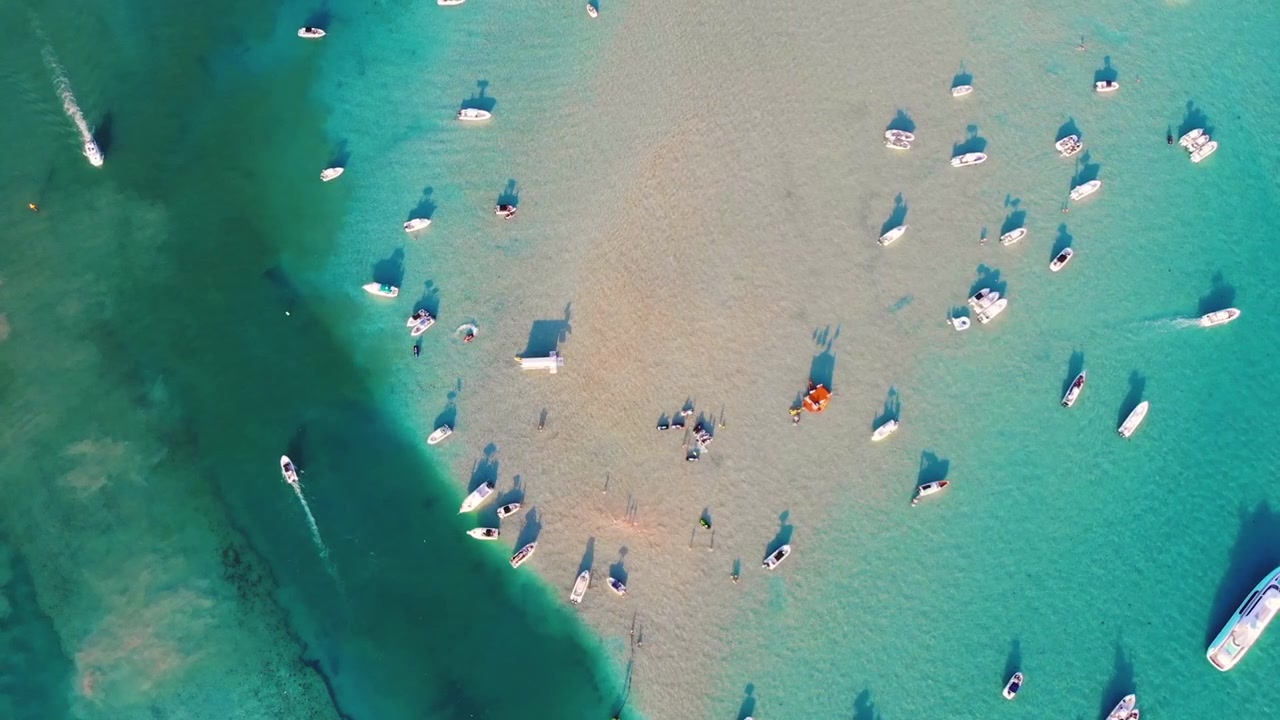 Tropical Sandbar in Miami. Boats, sun and fun.