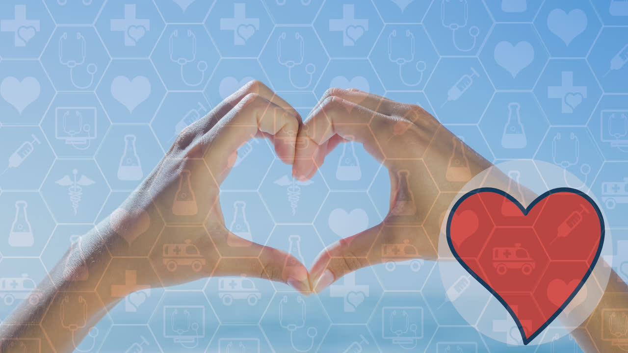 심장과 손이 의학 아이콘 위에 심장 모양을 형성하는 애니메이션