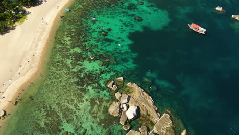 Ao-Tanote-Beach-In-Koh-Tao,-Thailand