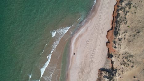 Vista-De-Drone-A-Orillas-Del-Mar