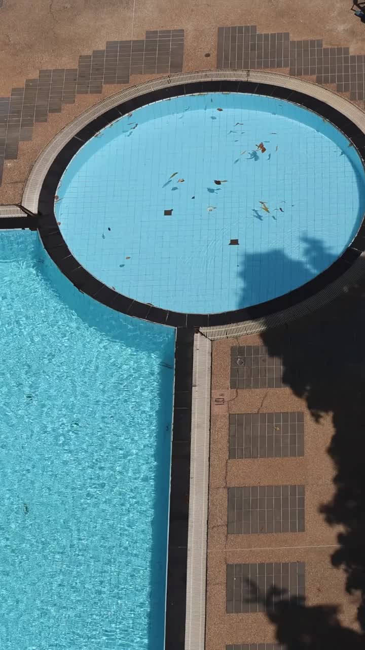 Luftfoto af poolaktivitet over tid