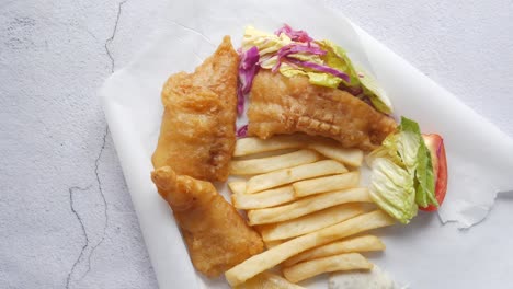 harina de pescado y patatas fritas