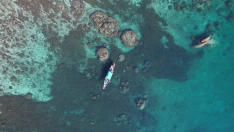 4k-Drone-Aéreo-Barco-Y-Océano-En-Ko-Tao-Tailandia-Playa-Paraíso-Tropical