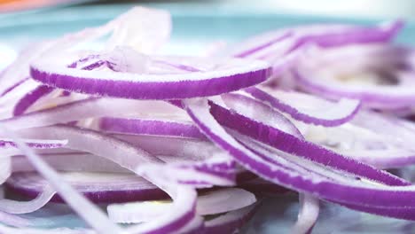 cut the onion into small rings