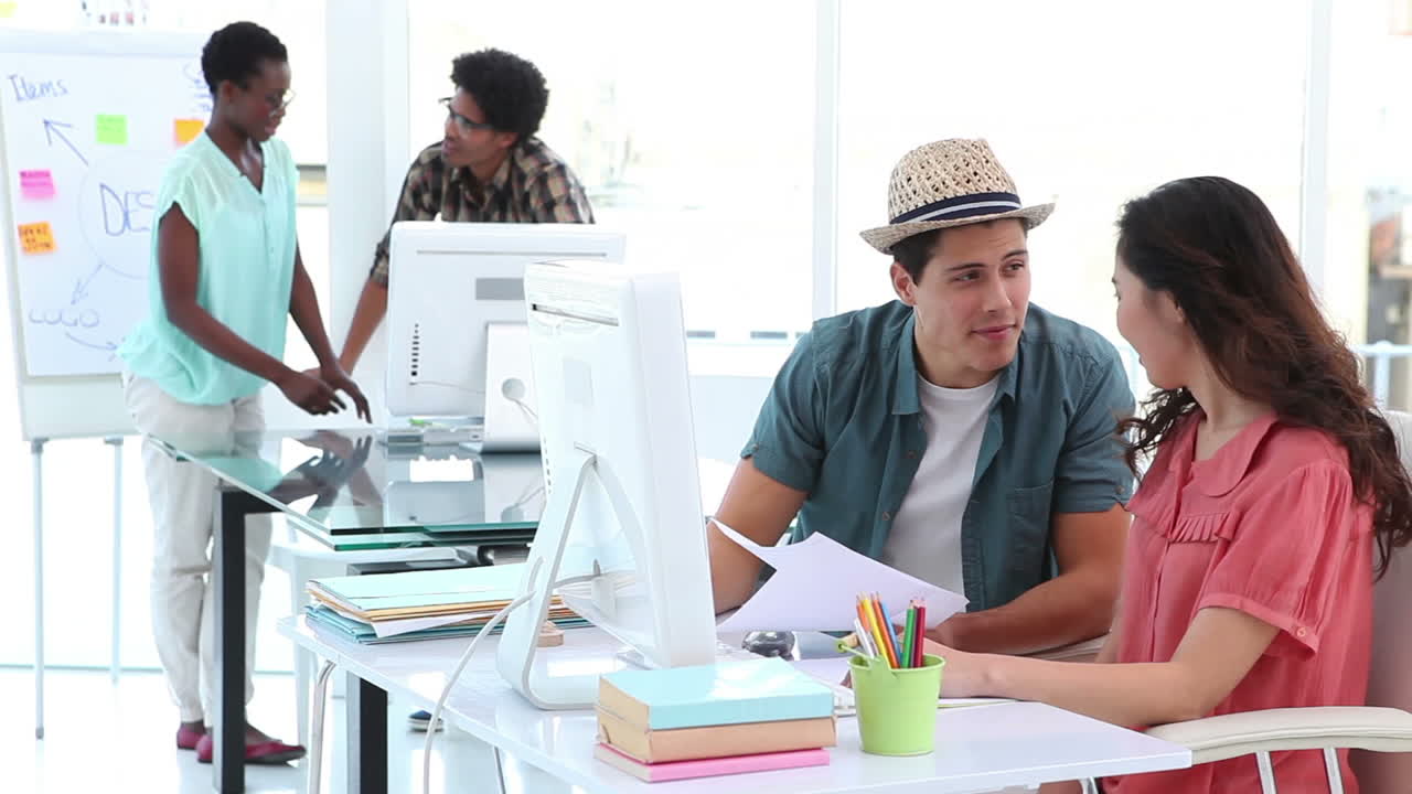 Business partner creativi che lavorano insieme
