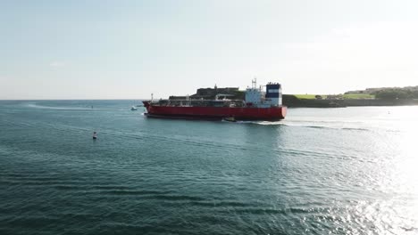 Frachtschiff-Verlässt-Old-San-Juan-Bay-2