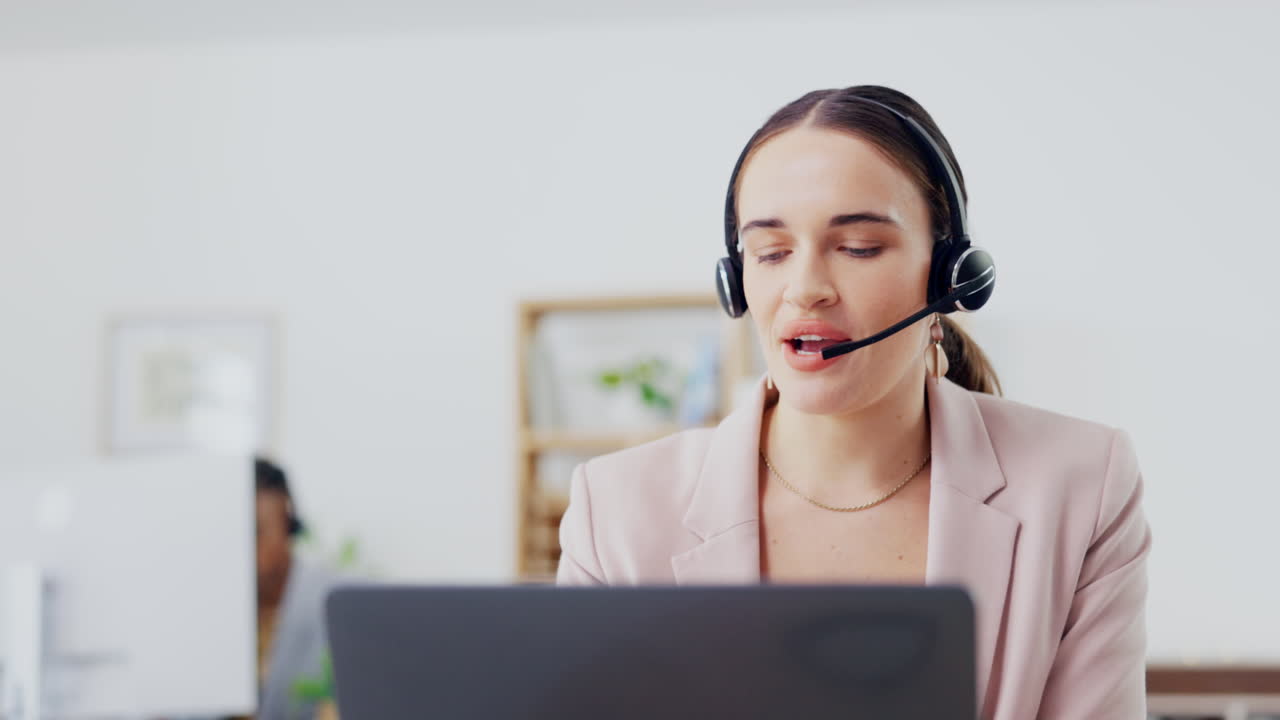 Telemarketing, videochiamata da laptop