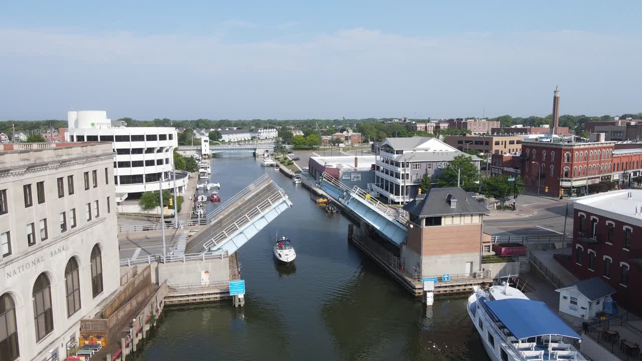 puente levadizo de la calle militar en el río negro, port huron, michigan, estados unidos
