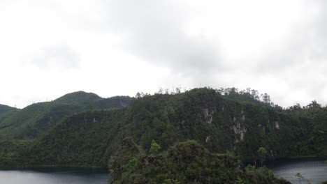 Aerial-pull-back-shot-revealing-Cinco-Lagos,-Montebello-National-Park,-Chiapas