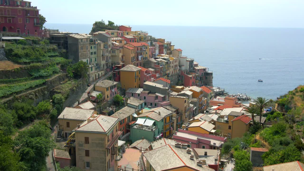 imágenes aéreas de 4k de manarola, cinque terre en italia
