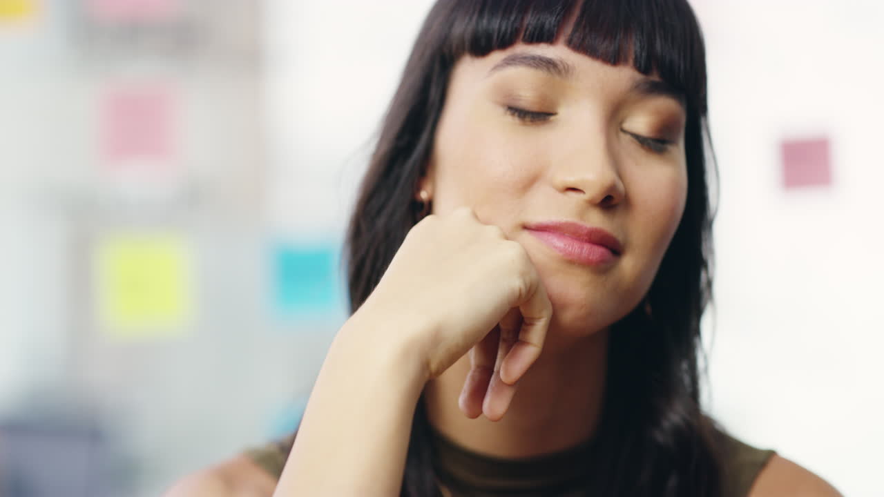 soñando despierto en la oficina