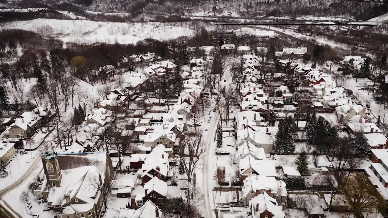 로렌스 공원, 토론토 근처 눈 덮인 동네 거리