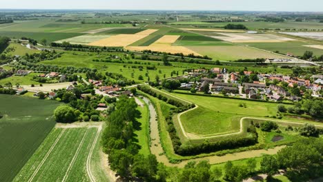 Retranchement,-Un-Pueblo-Pintoresco-En-Los-Países-Bajos-Cerca-De-La-Frontera-Con-Bélgica