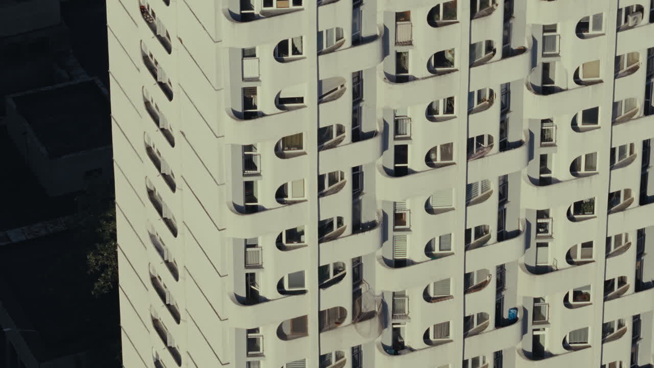 현대 아파트 건물 정면